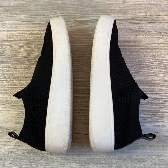 Black sneaker with chunky white sole. Steve Madden Beale fabric sneakers Size 6 - Picture 10 of 12